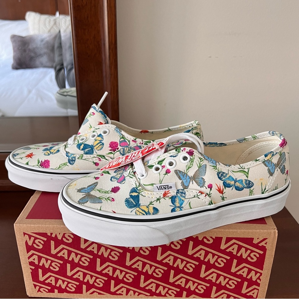 NEW! Vans white floral sneakers